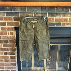 EUC Lee Relaxed Fit Capris